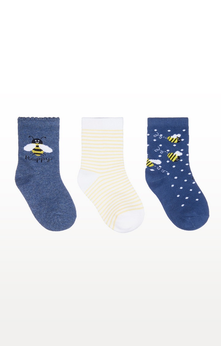 https://cdn.fynd.com/v2/falling-surf-7c8bb8/fyprod/wrkr/media/pictures/tagged_items/original/823_VD269YELLOWNAVY/1_1592300541054.jpg