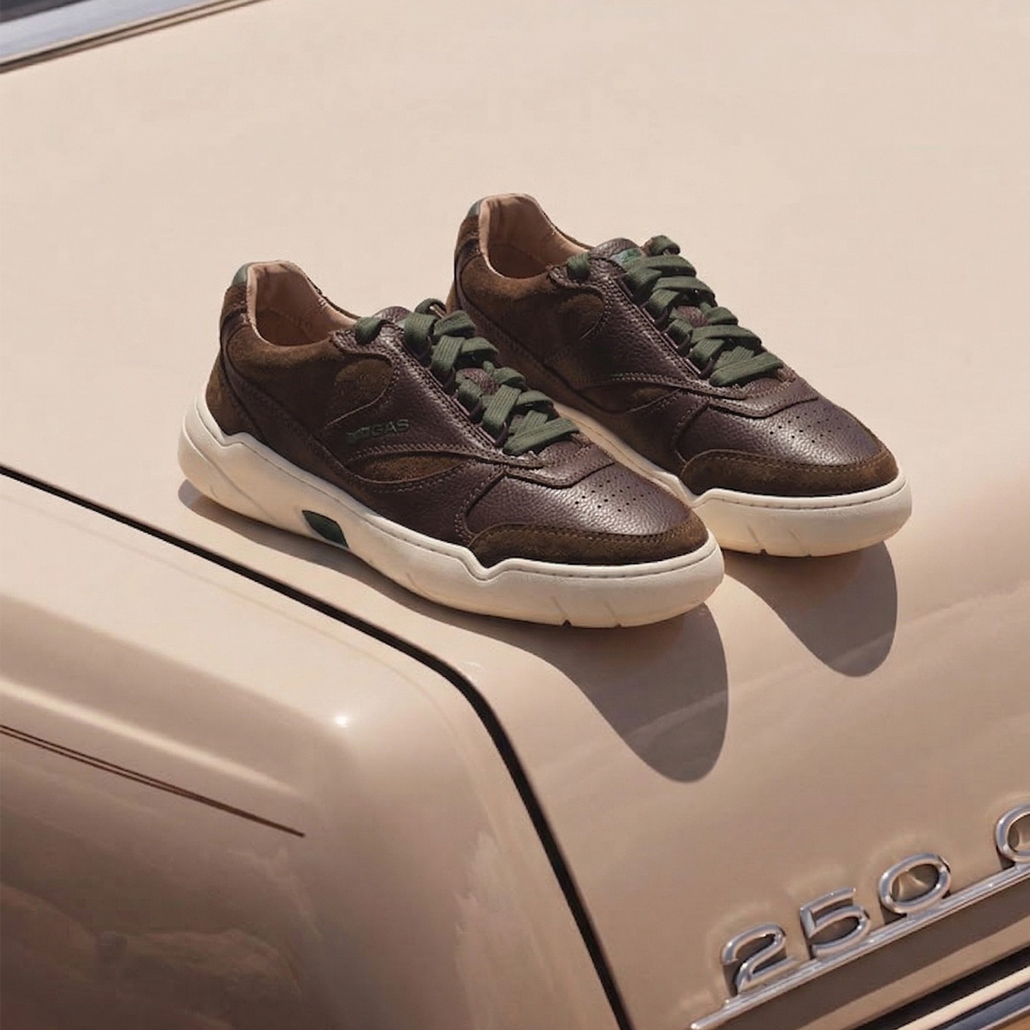 Men Tempesta Tan Sneakers