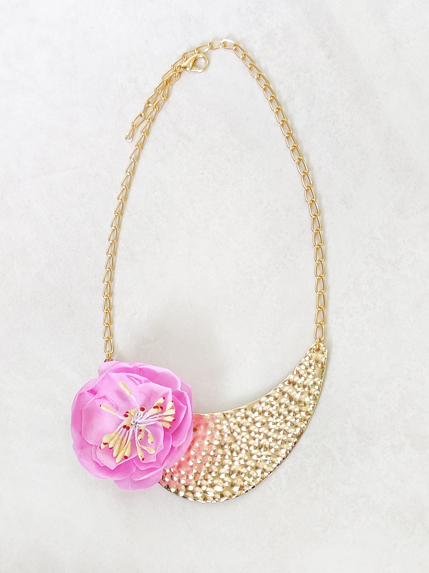 Lime By Manika | Peony Metal Detailed Necklace- Pink, Gold undefined