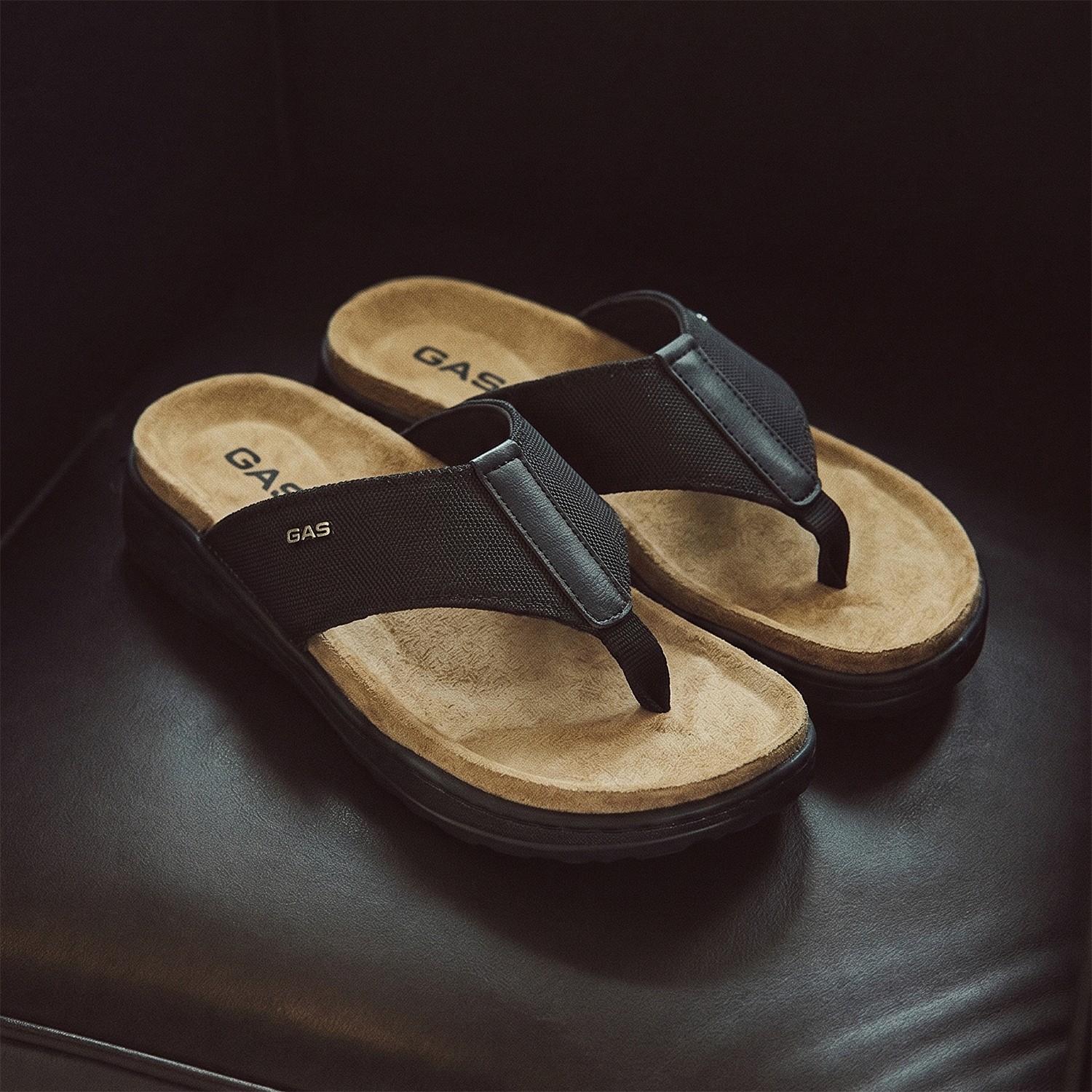 Men Brilliante Black Chappals