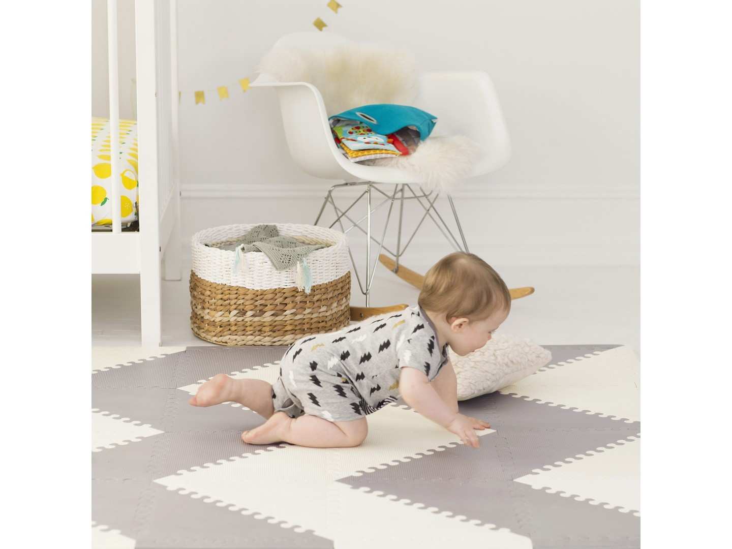 https://cdn.fynd.com/v2/falling-surf-7c8bb8/fyprod/wrkr/products/pictures/item/free/original/000000000492862925/Z05XAgLzI7-492862931_3.jpg