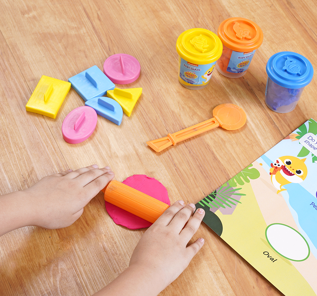 WinMagic Dough Magic Baby Shark Spot & Shape Activity Set For Kids of Age 3Y+, Multicolour