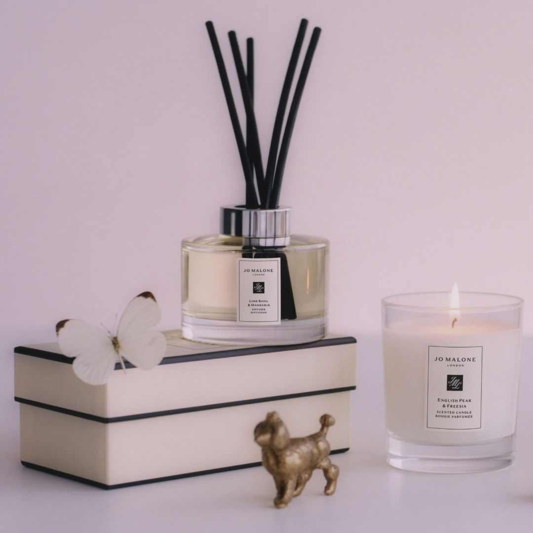 English Pear & Freesia Classic Candle • 200g