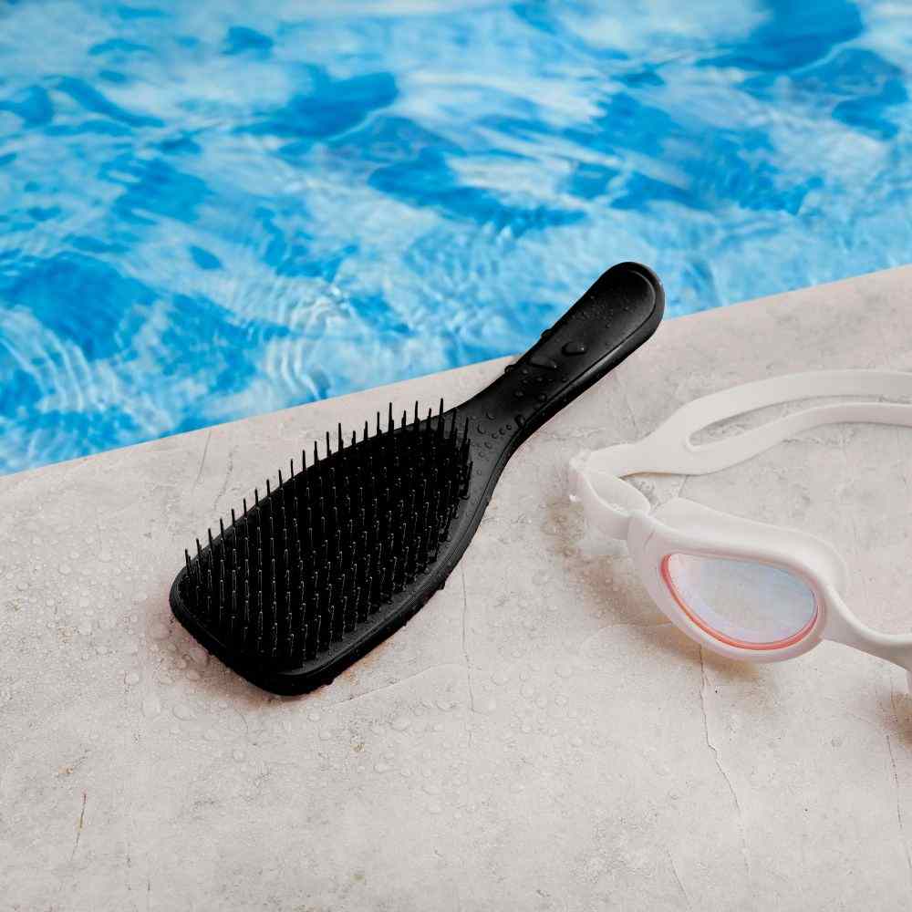 The Ultimate Detangler Regular Hairbrush • Liquorice Black