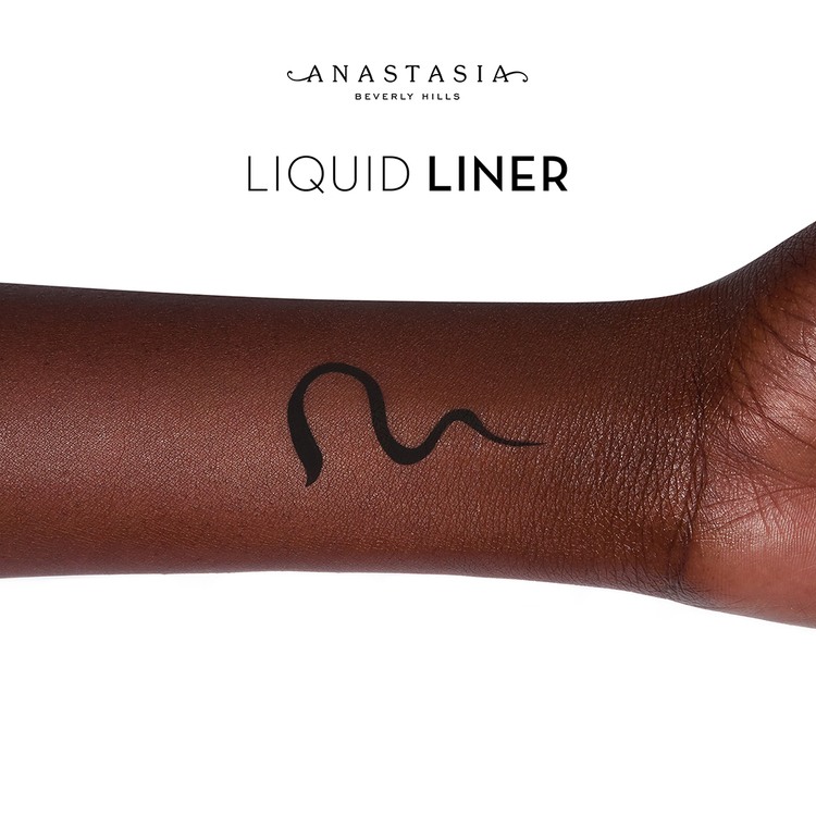 Liquid Eyeliner • True Black Matte