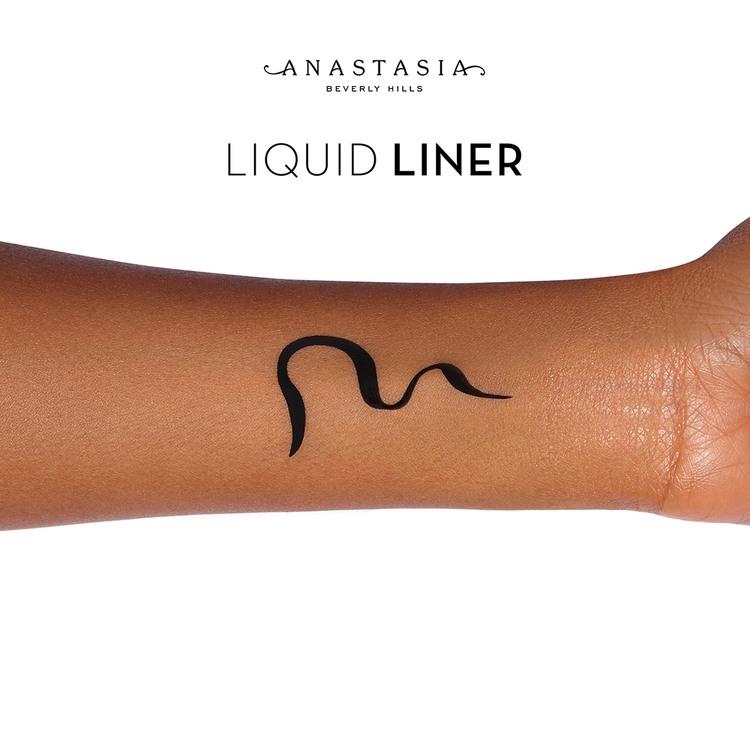 Liquid Eyeliner • True Black Matte