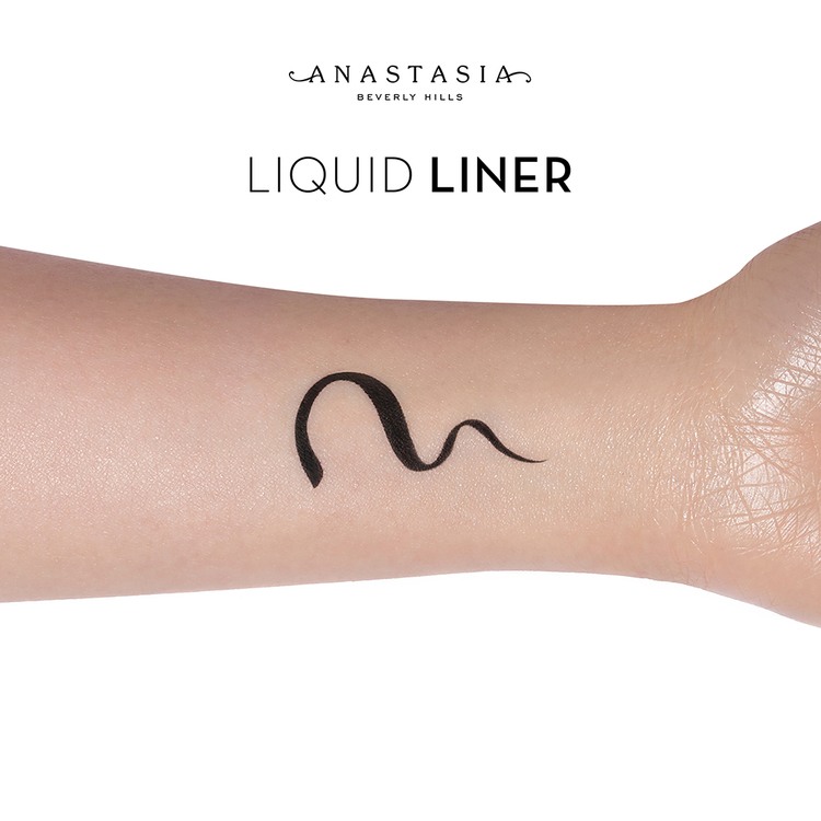 Liquid Eyeliner • True Black Matte