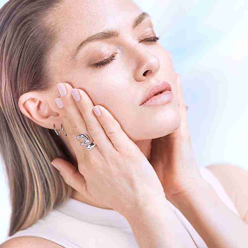 Clarifique Exfoliating & Hydrating Dual Essence with Glycolic Acid • 150ml