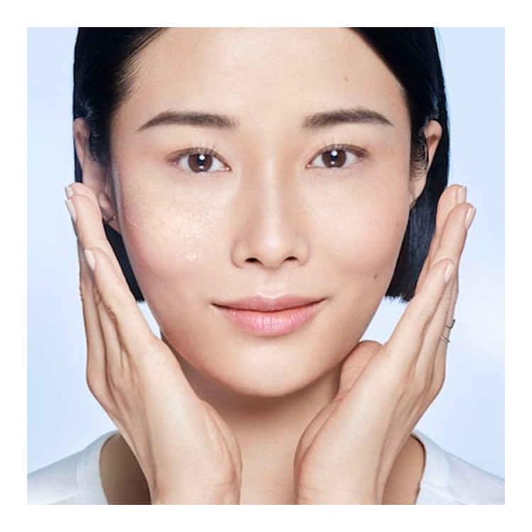 Clarifique Exfoliating & Hydrating Dual Essence with Glycolic Acid • 250ml