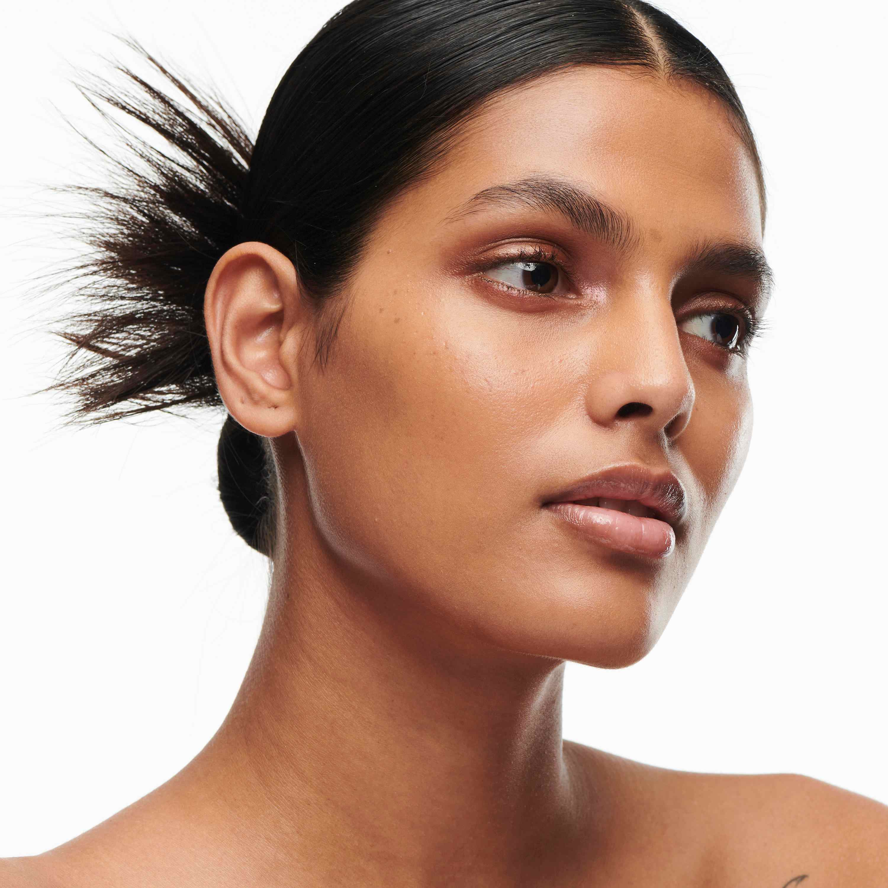 Studio Radiance Serum Powered Foundation • NW35