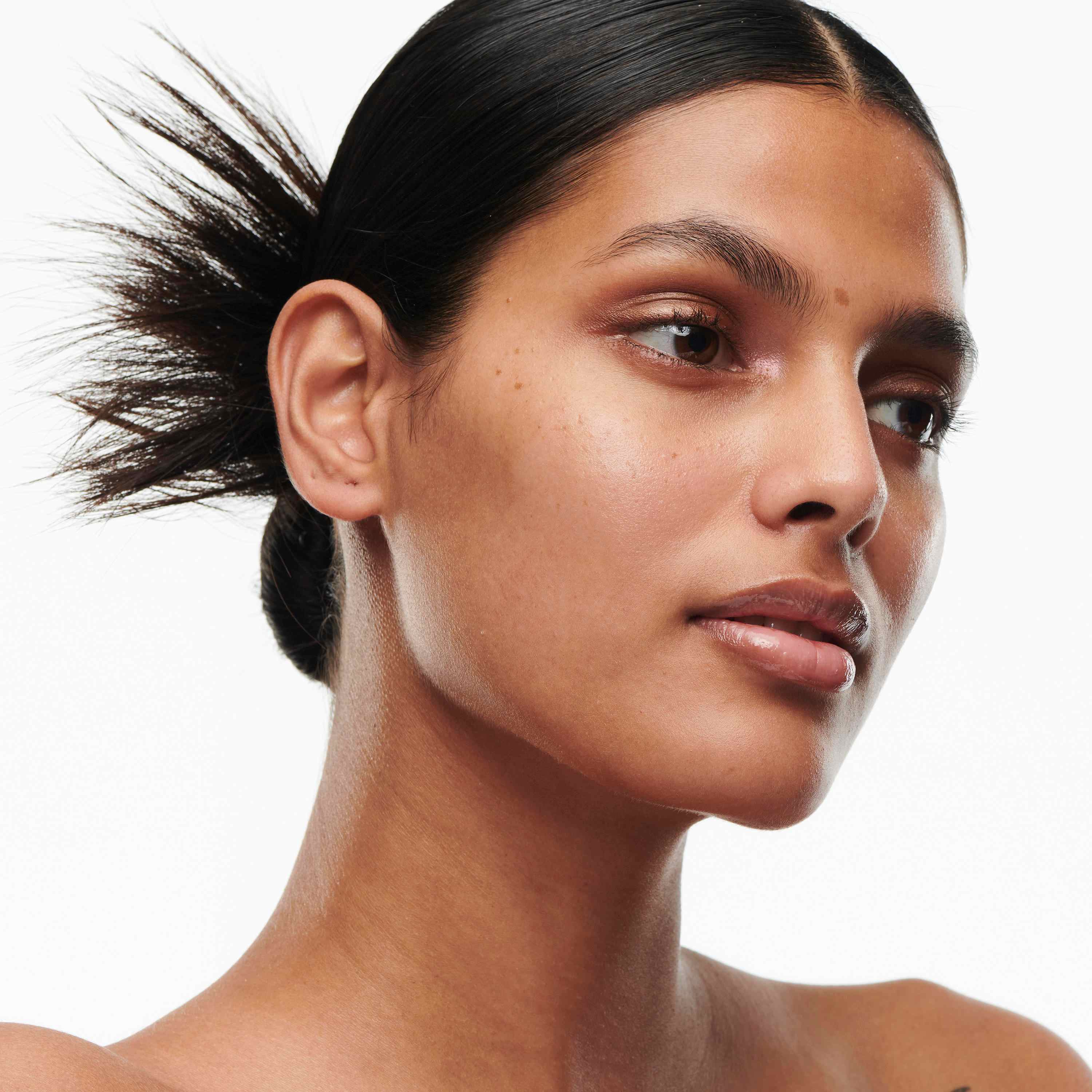 Studio Radiance Serum Powered Foundation • NW35