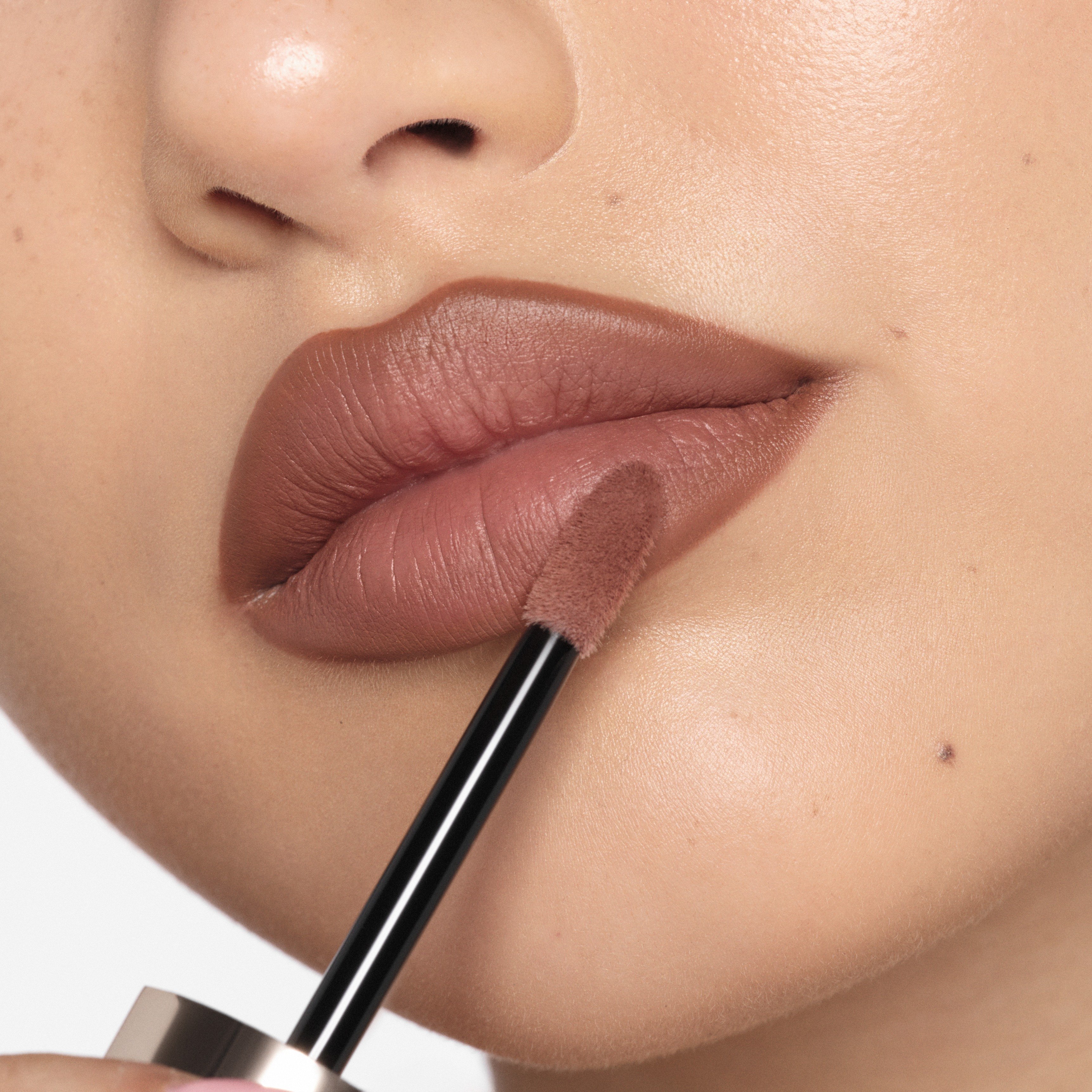 Lip Velvet • Brown