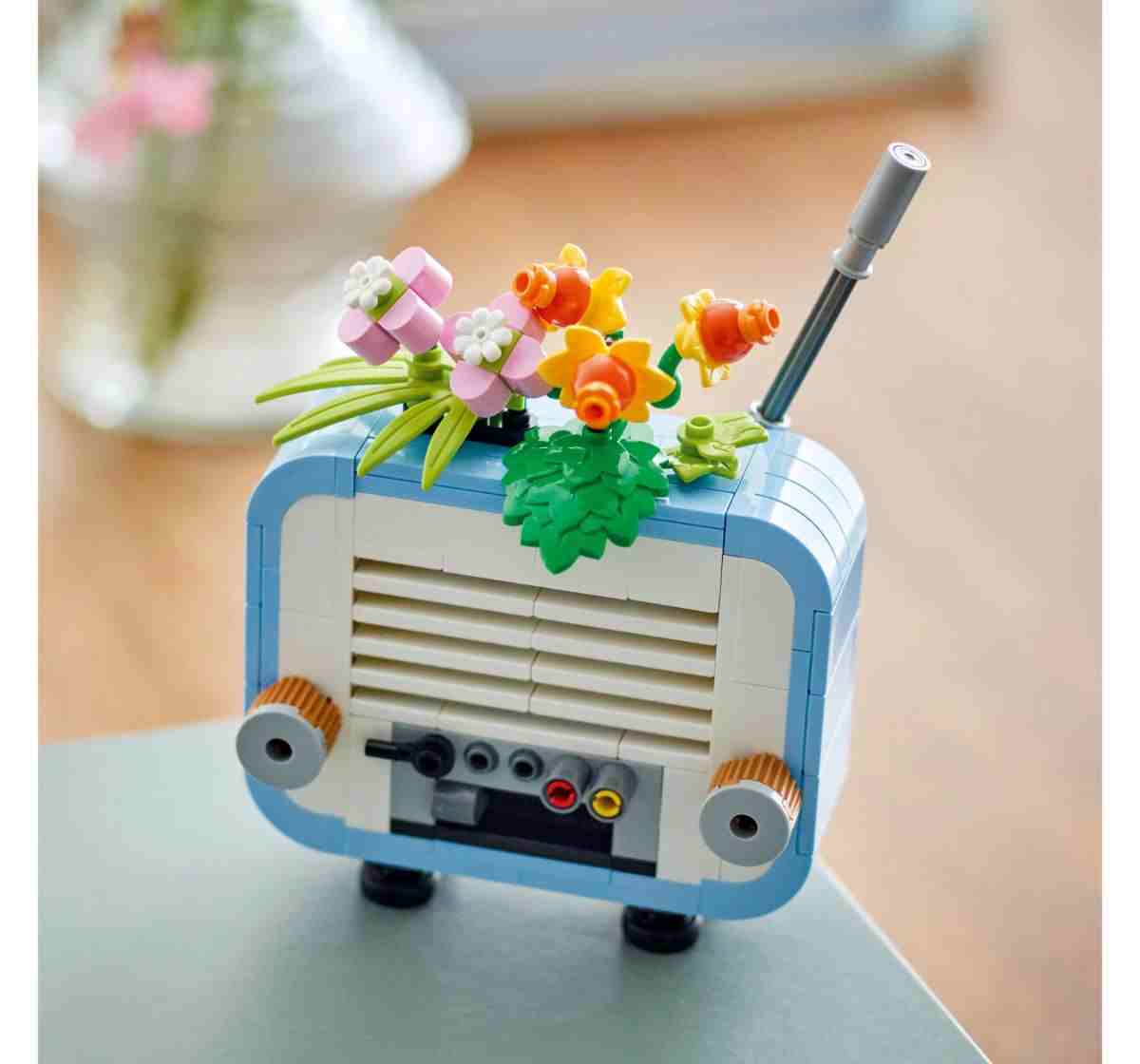 LEGO Creator 3in1 Record Player with Flowers Music Set 31172, 8Y+