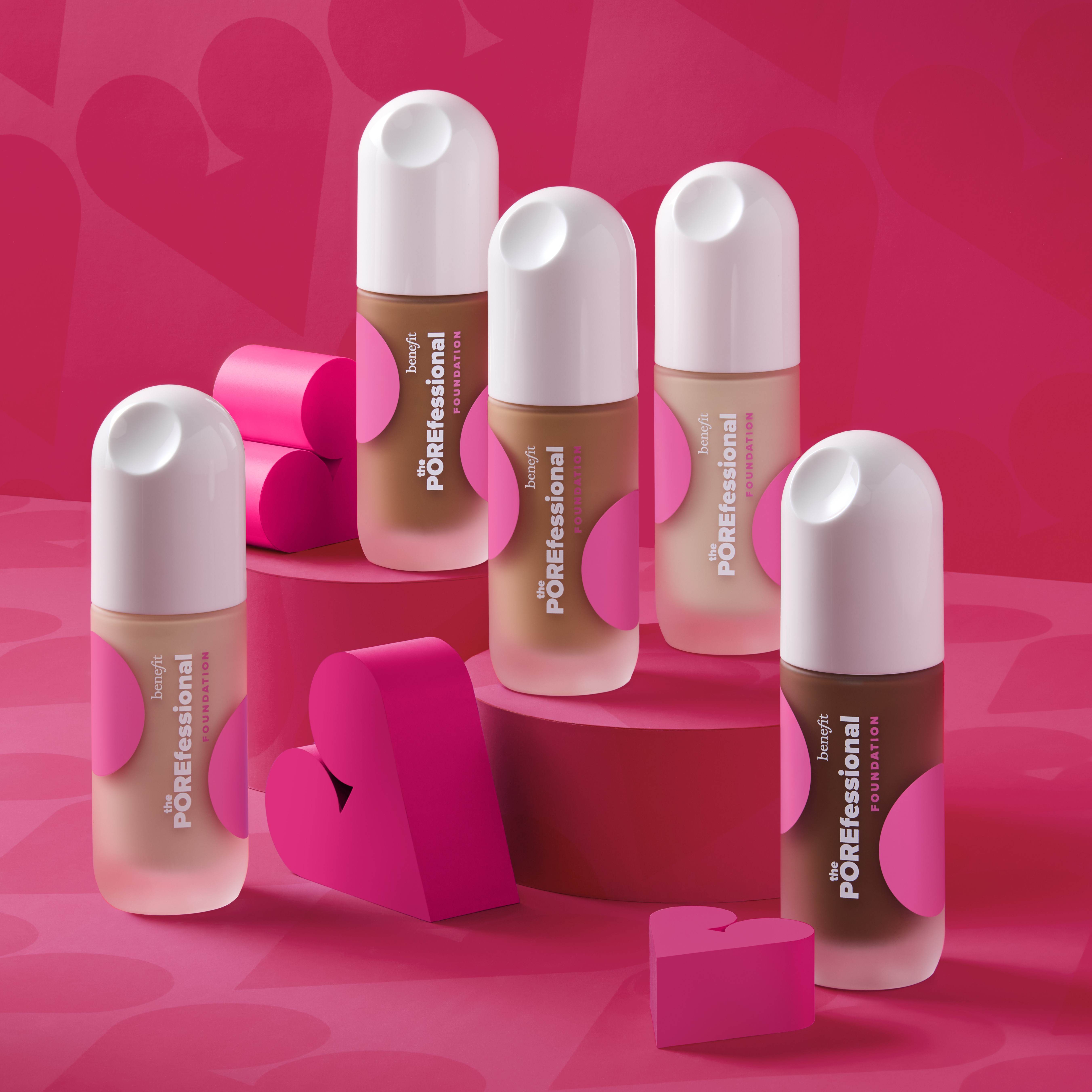 The POREfessional Foundation Smoothing & Blurring Foundation with Niacinamide • 24W Power