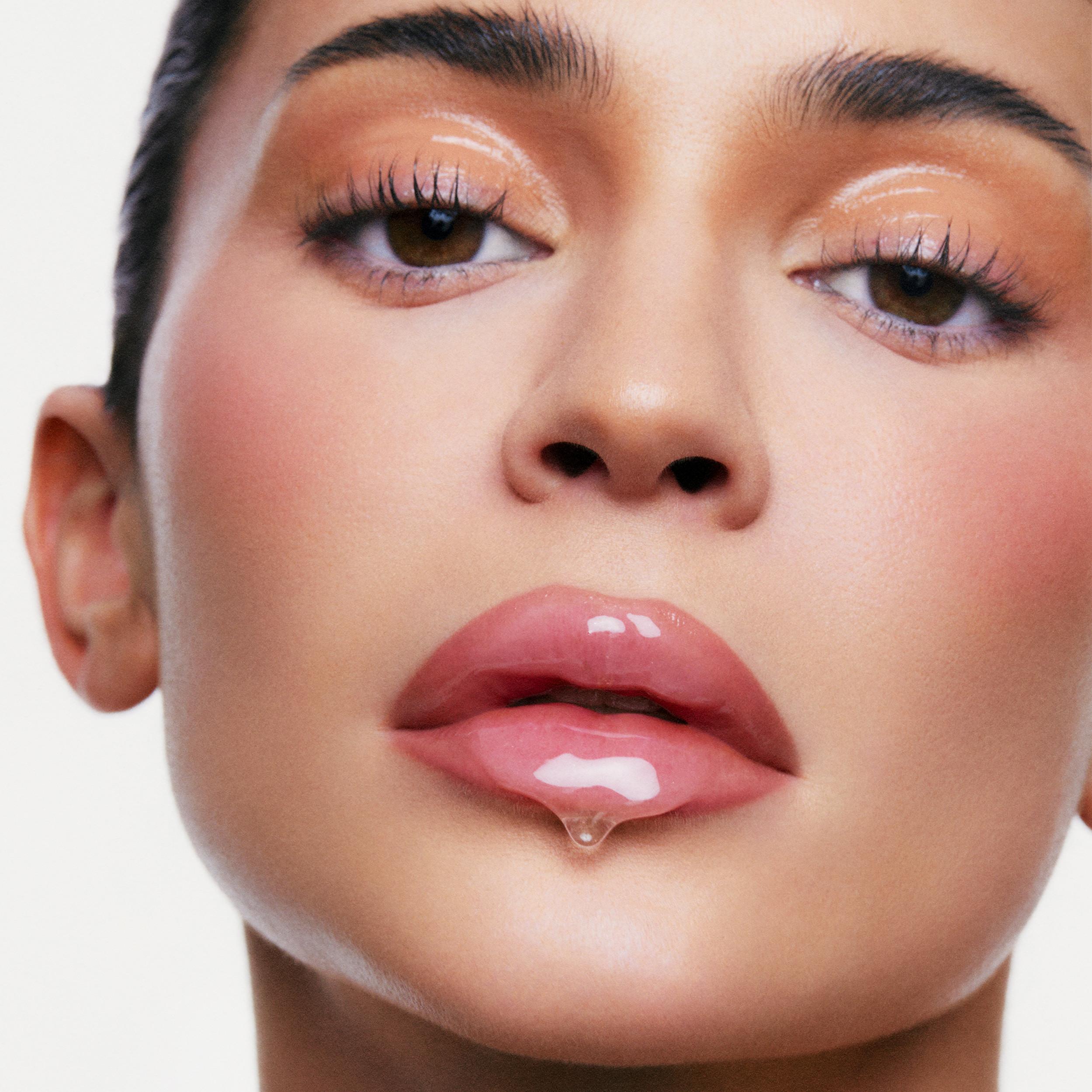 Kylie Jenner Supple Kiss Lip Glaze • Nude Kiss