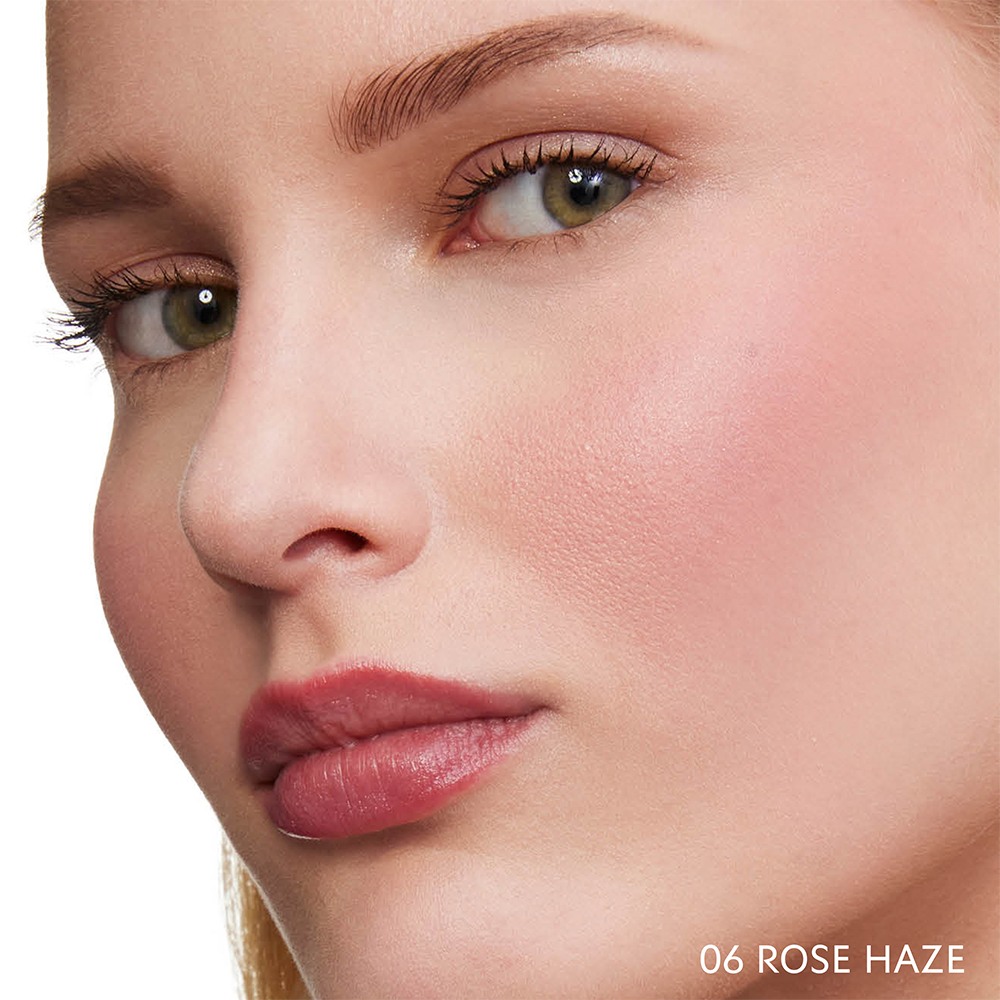 Make Me Blush Bold Blurring Powder Blush • 06 Rose Haze