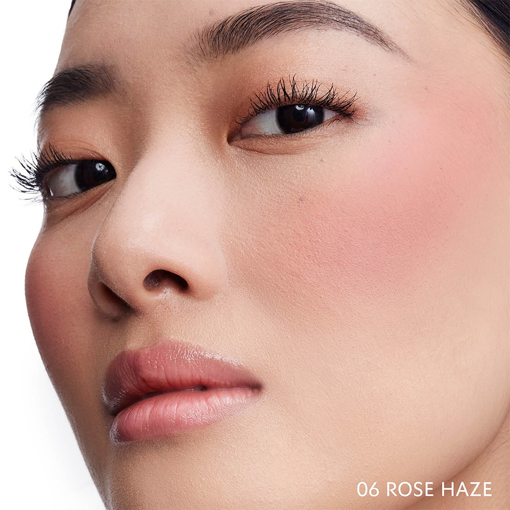 Make Me Blush Bold Blurring Powder Blush • 06 Rose Haze