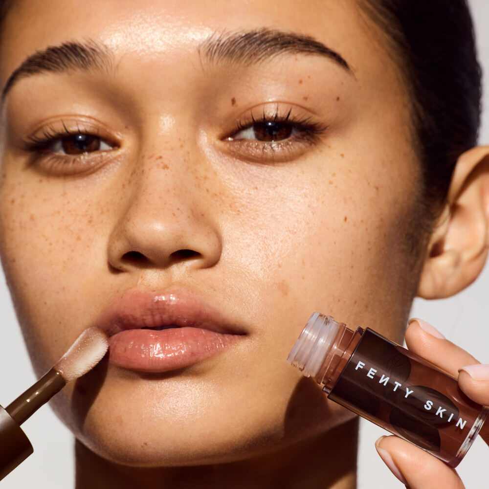 Fenty Treatz Hydrating Strengthening Lip Oil • Cacao