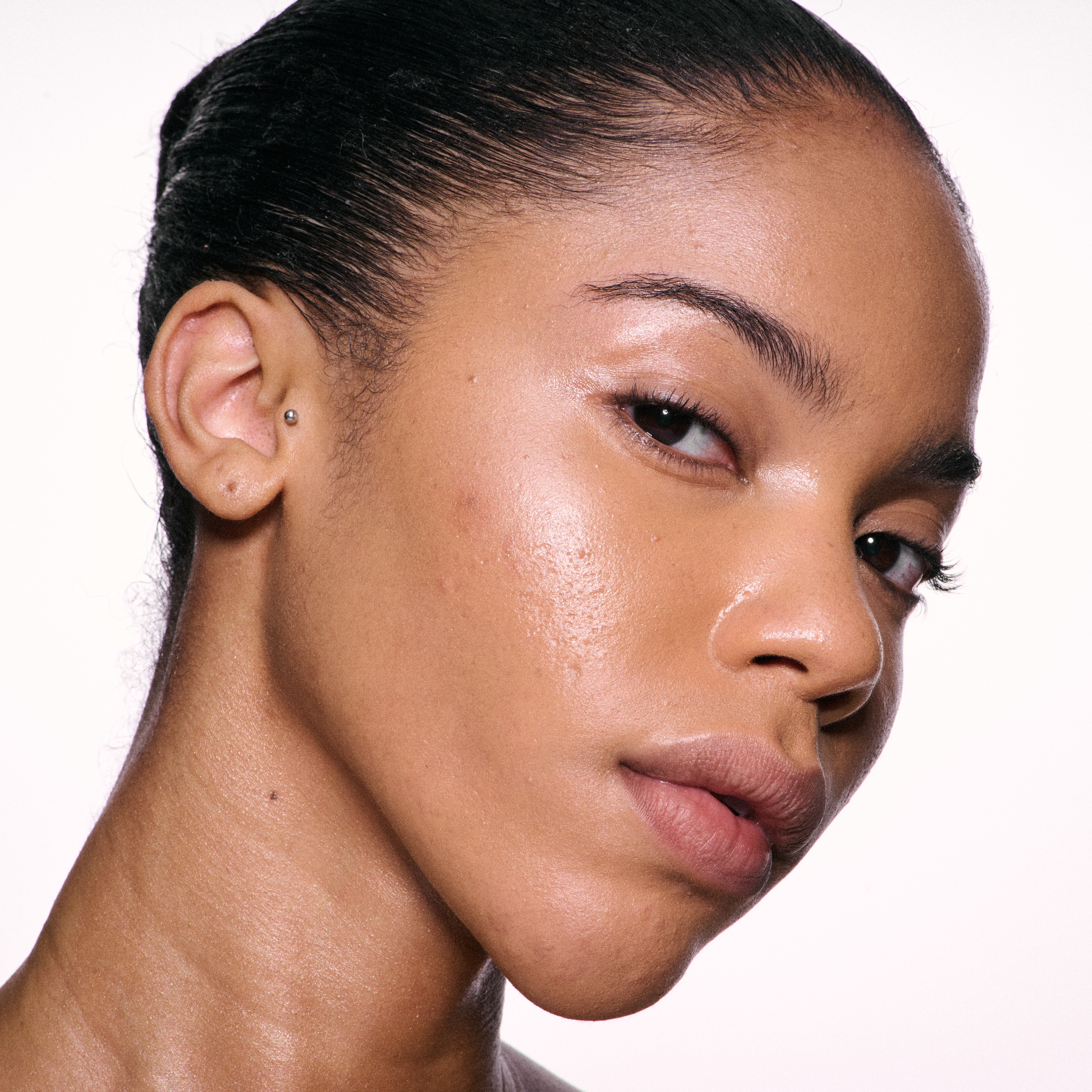 Skinfinish Lightstruck Liquid Highlighter • Bubbled Over - Neutral Champagne