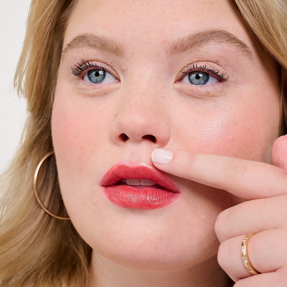 Glow-La-La Velvet Gleam Highlighter • Aurora (Fair Light Pink)