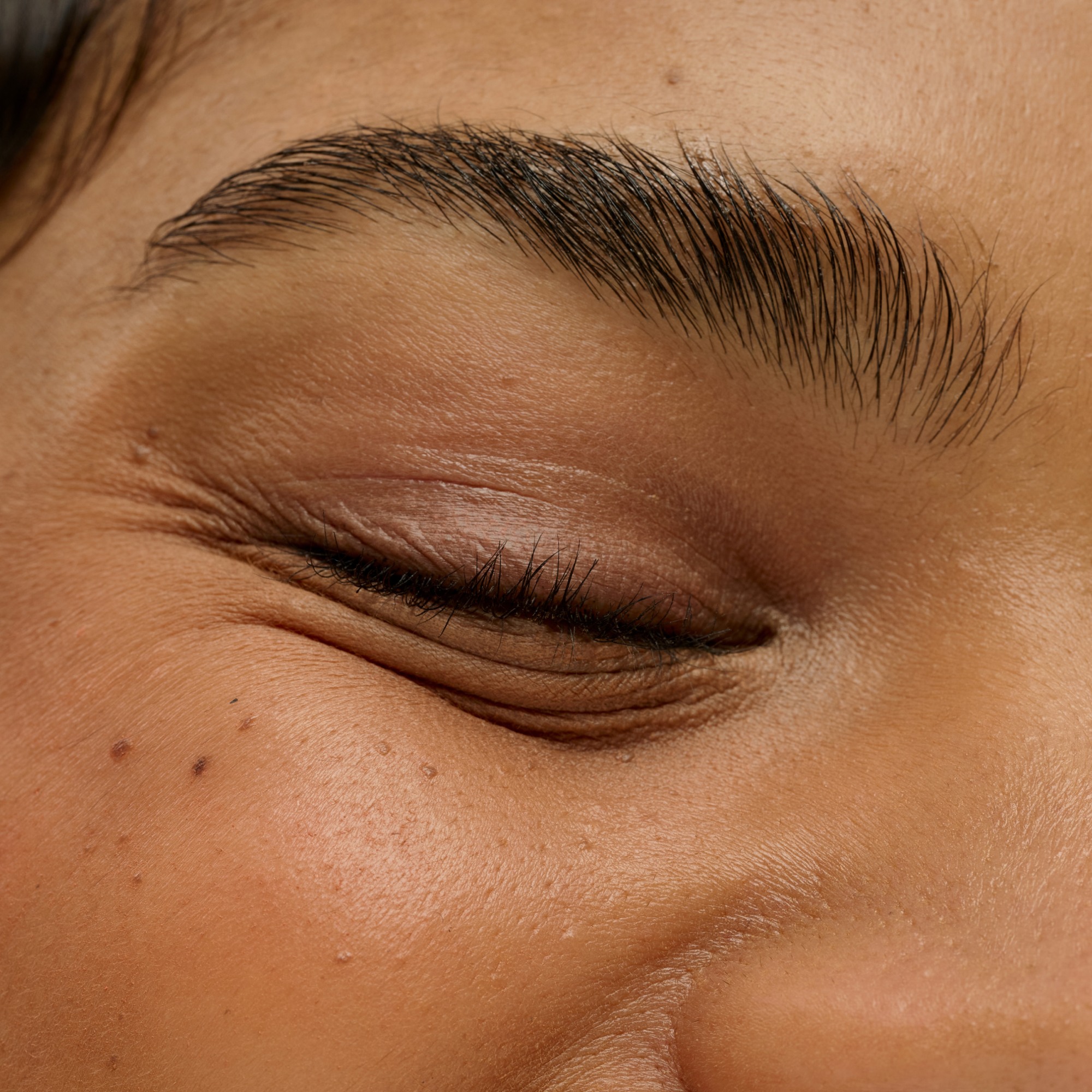 Dream Sheen Tinted Brow Glaze • Deep