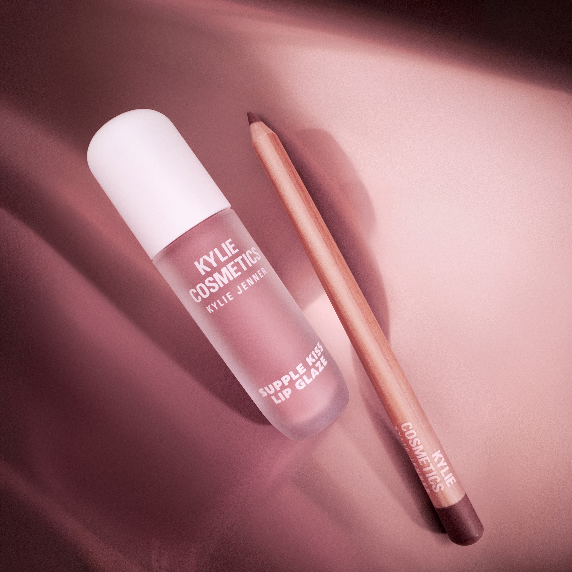 Glossy Lip Kit • Kylie