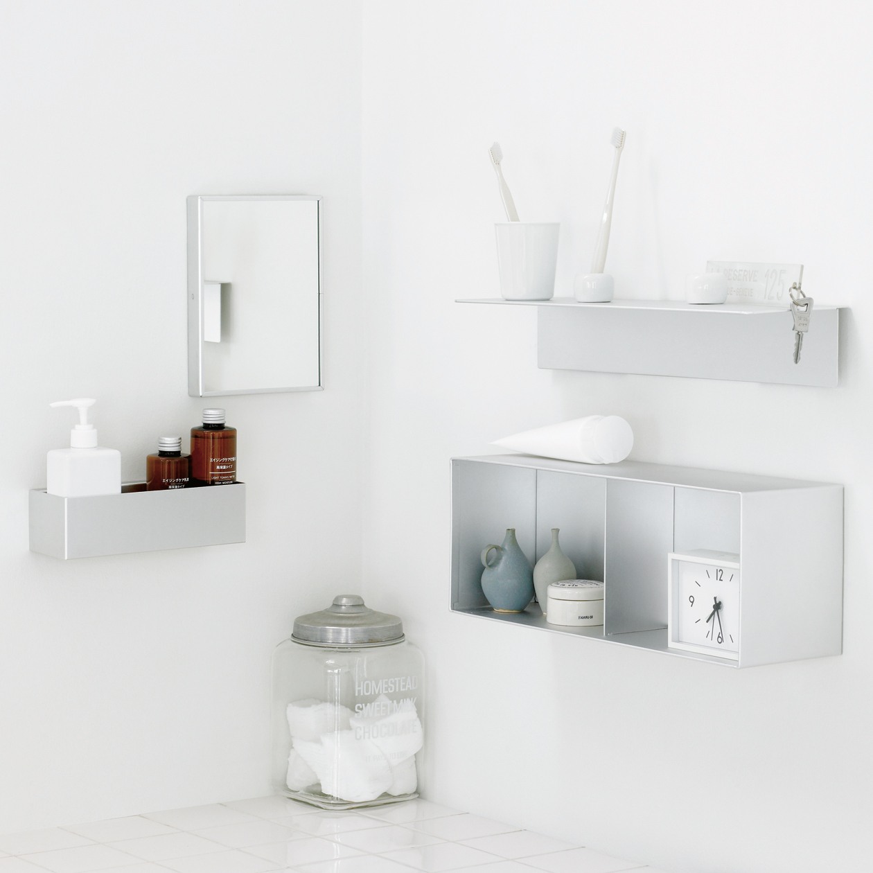 MUJI | white porcelain toothbrush stand
