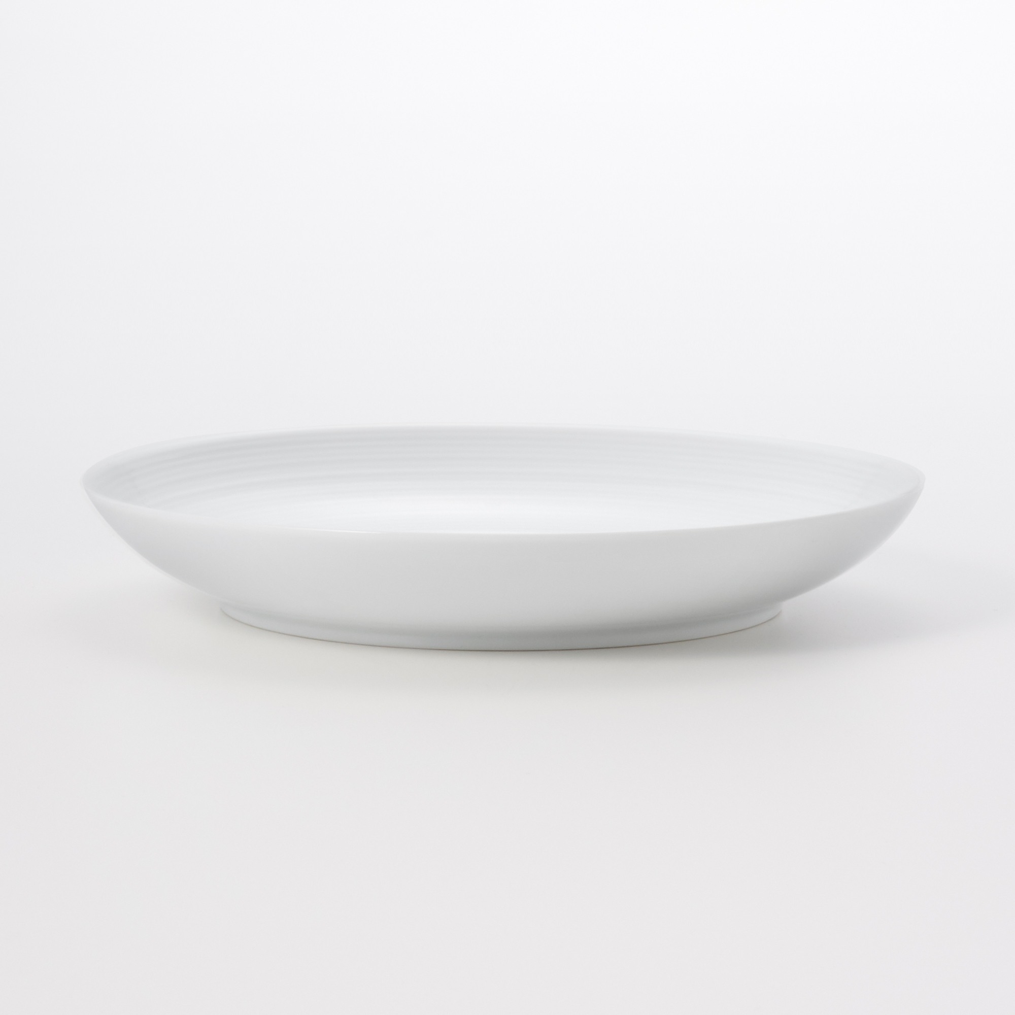WHITE PORCELAIN DISH MIDDLE