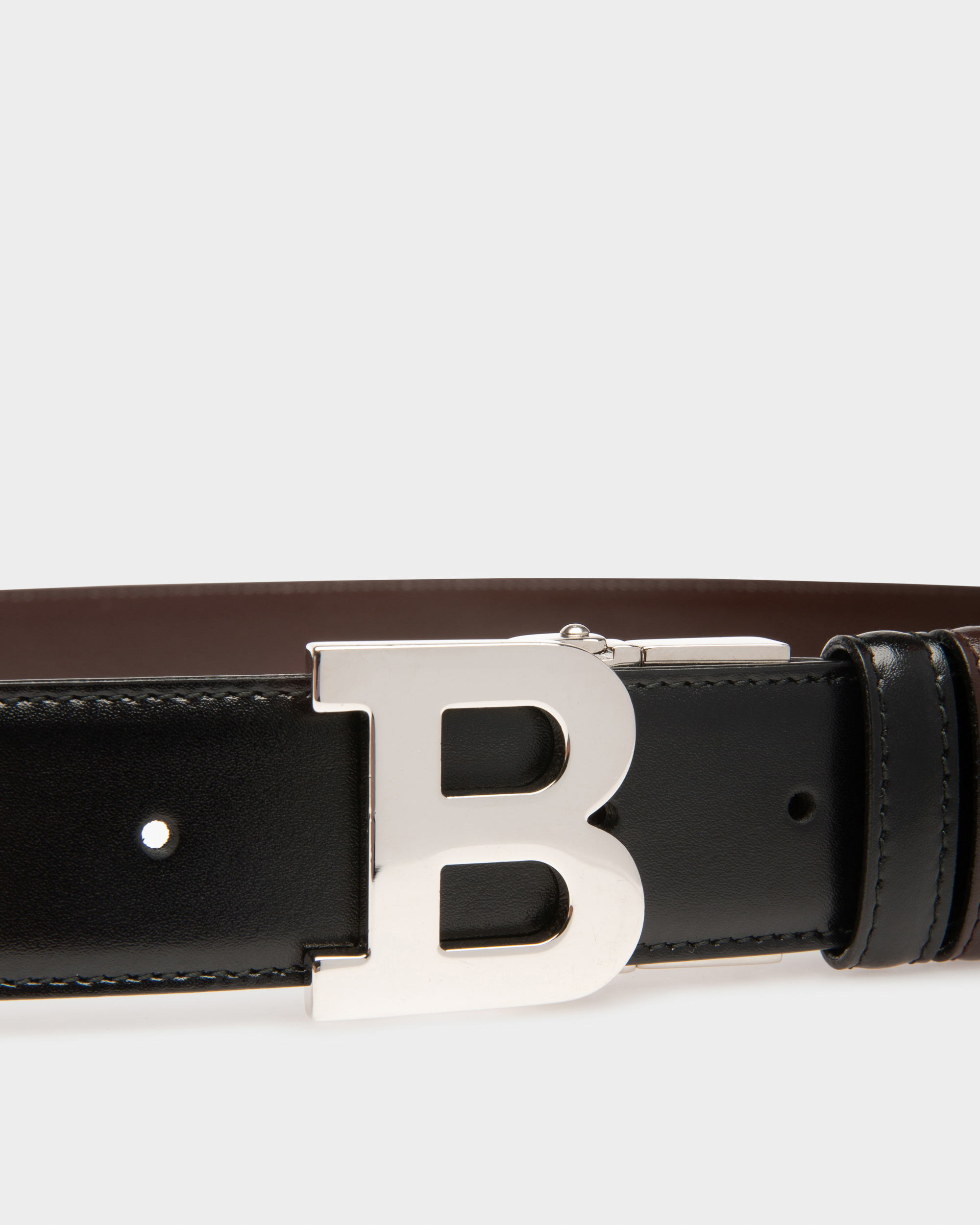 B BUCKLE