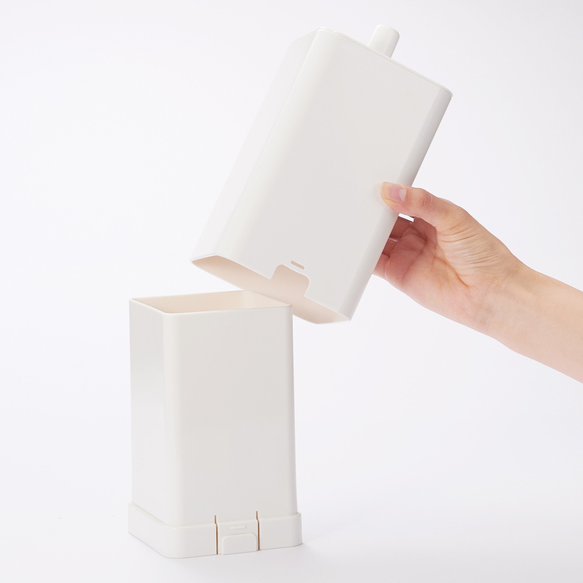 TOILET BIN