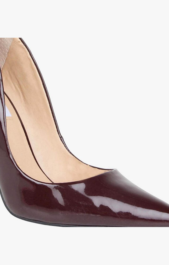 Daisie Red Pumps