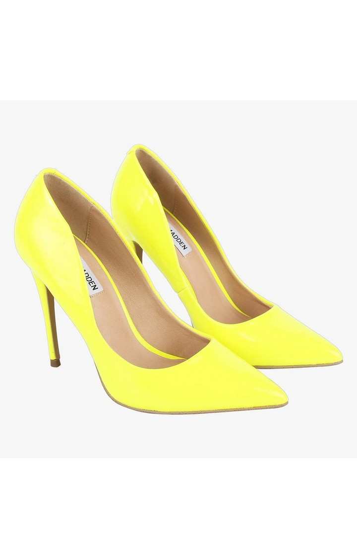 Daisie Yellow Pumps