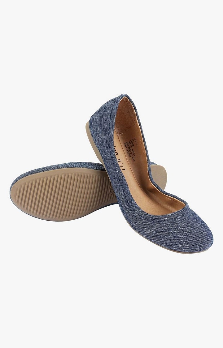 Margy Blue Closed Flats & Ballerinas