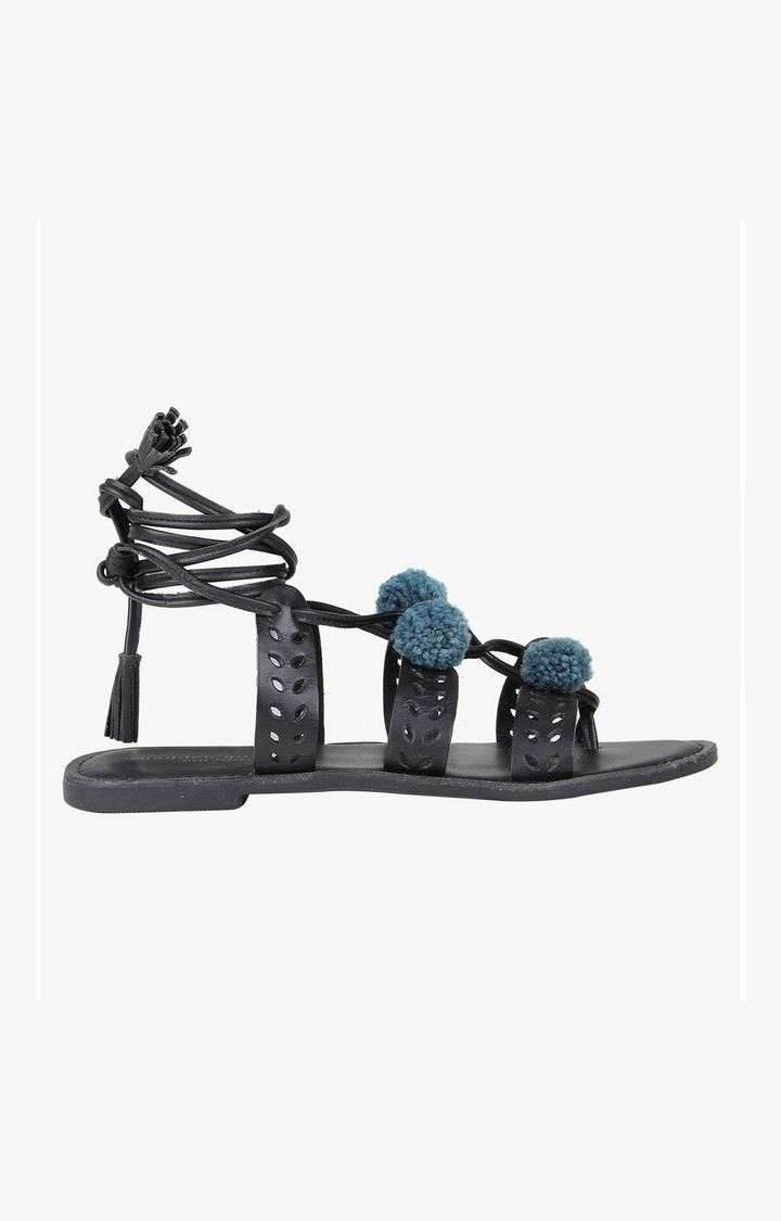 Pom Pom Black Flats