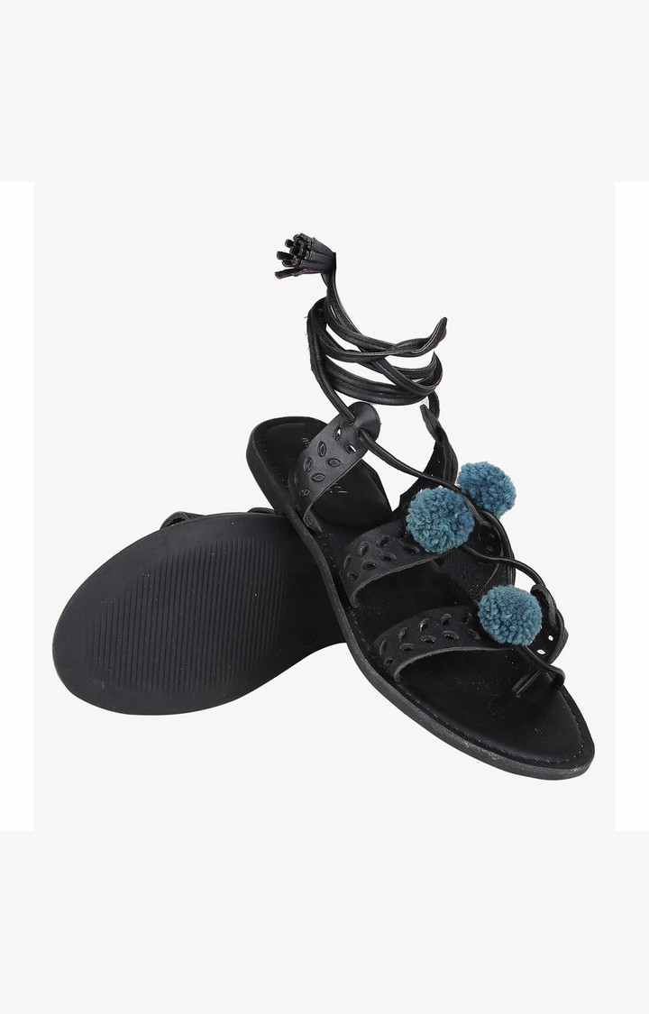 Pom Pom Black Flats