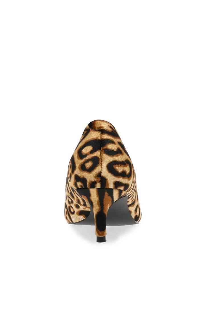 Sabrinah Yellow Pumps