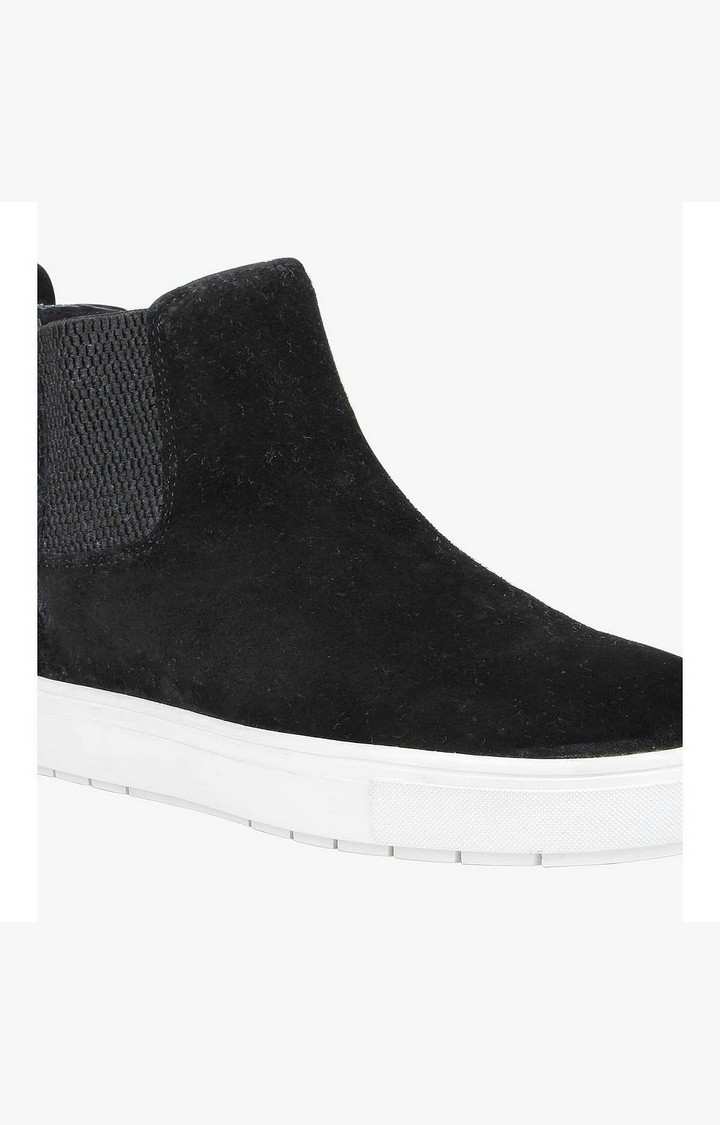 Smashing Black Sneakers