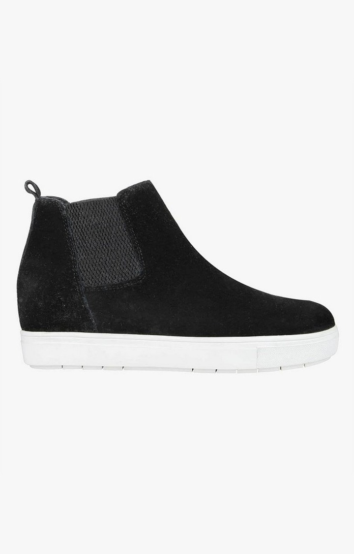 Smashing Black Sneakers