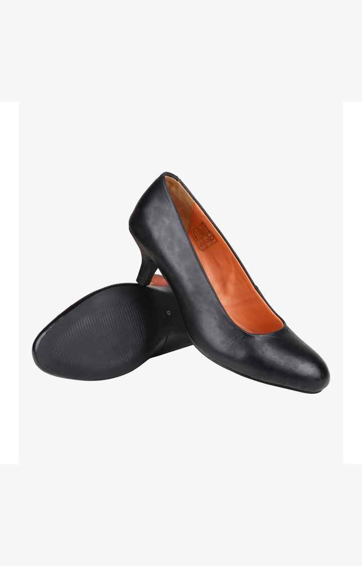 Lucy Black Pumps