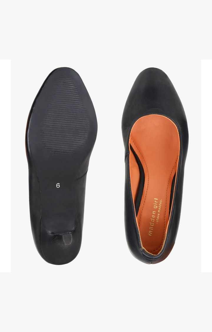 Lucy Black Pumps