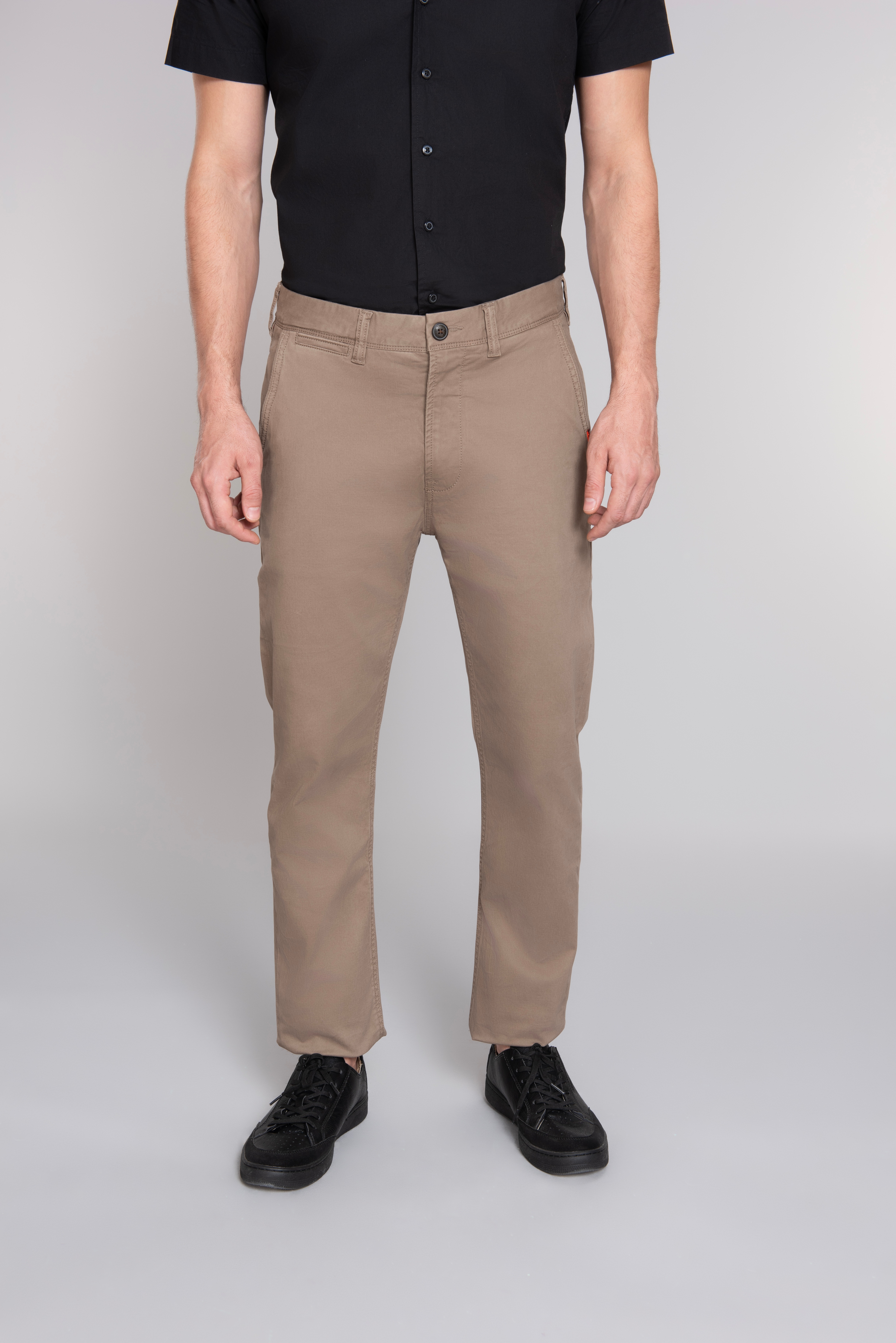 INTERNATIONAL STRAIGHT CHINO