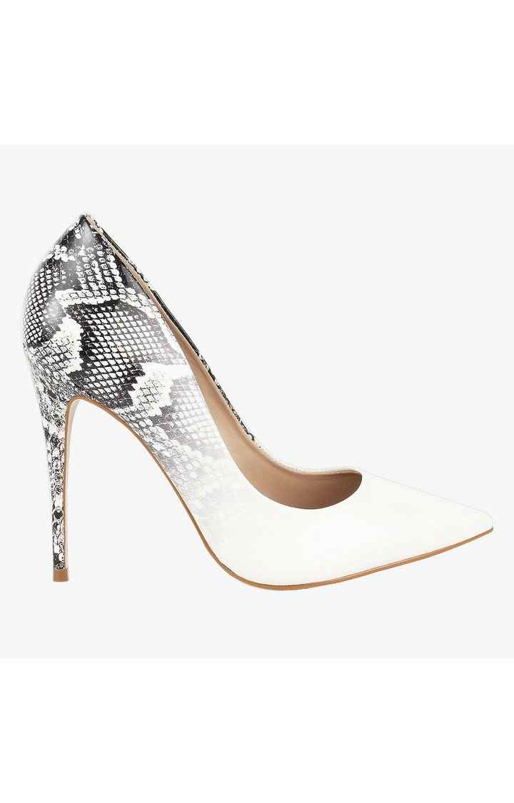 Daisie-P White Pumps