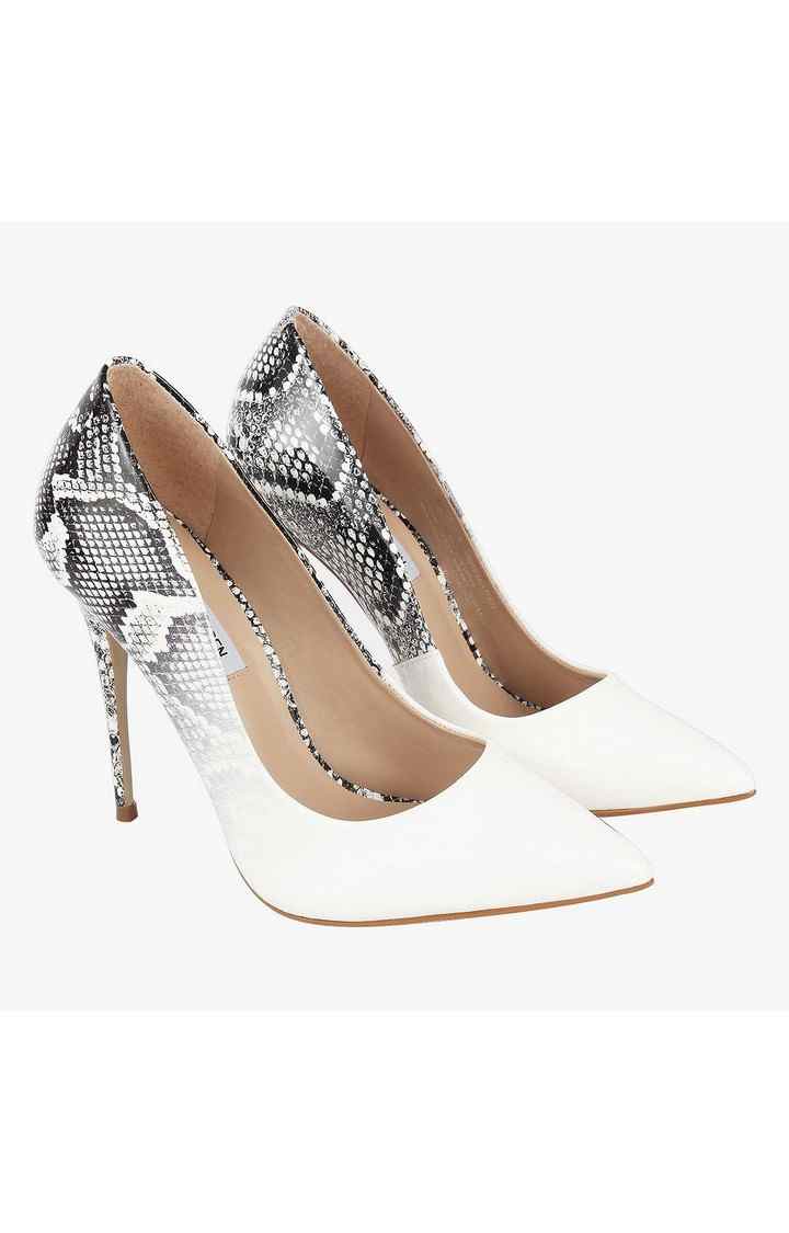 Daisie-P White Pumps