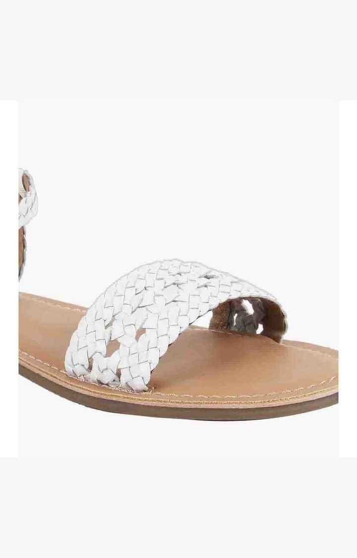 Dua White Flats