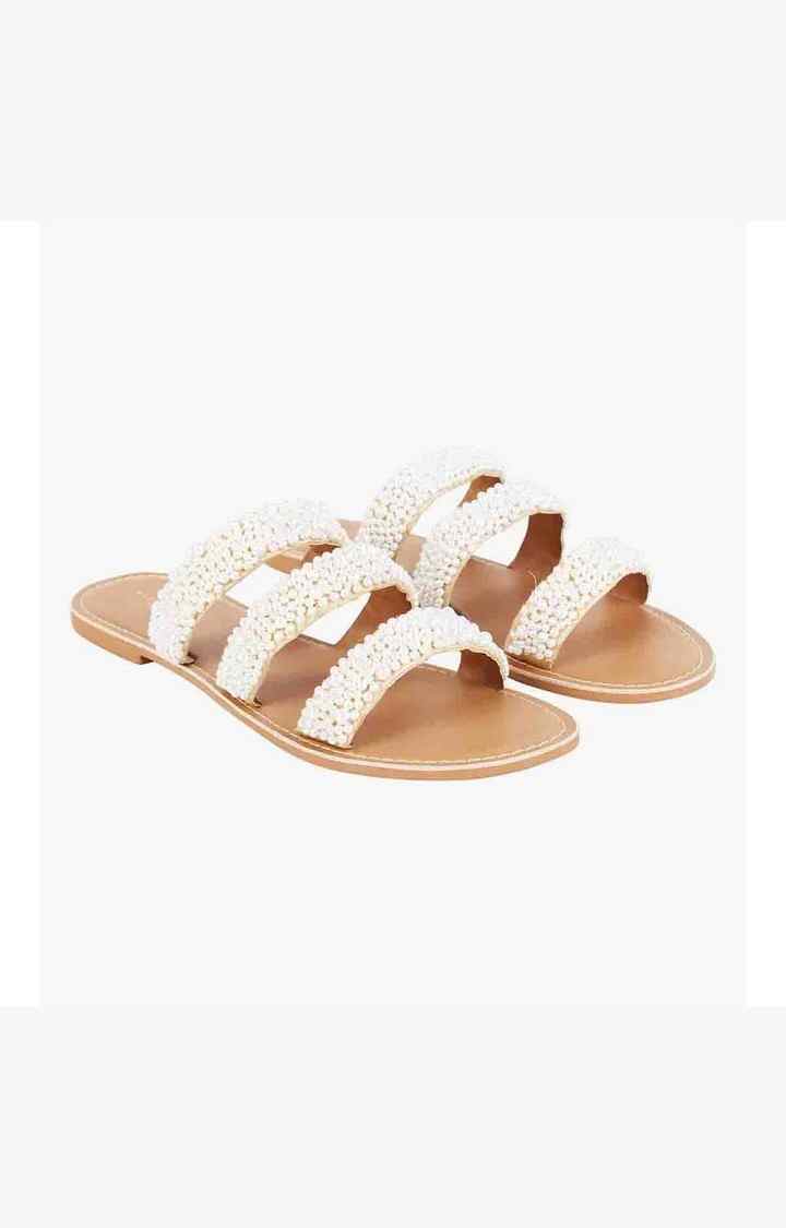 Yara White Flats