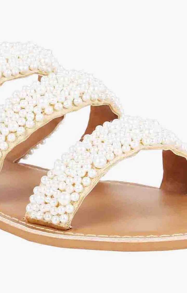 Yara White Flats