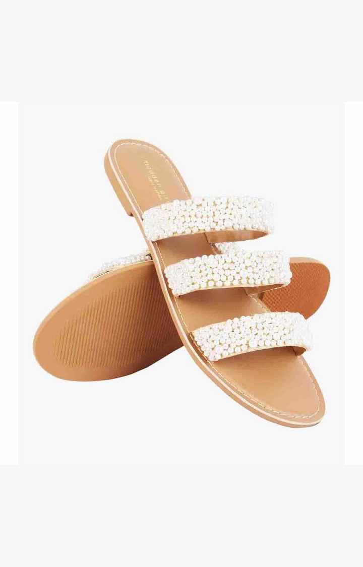 Yara White Flats