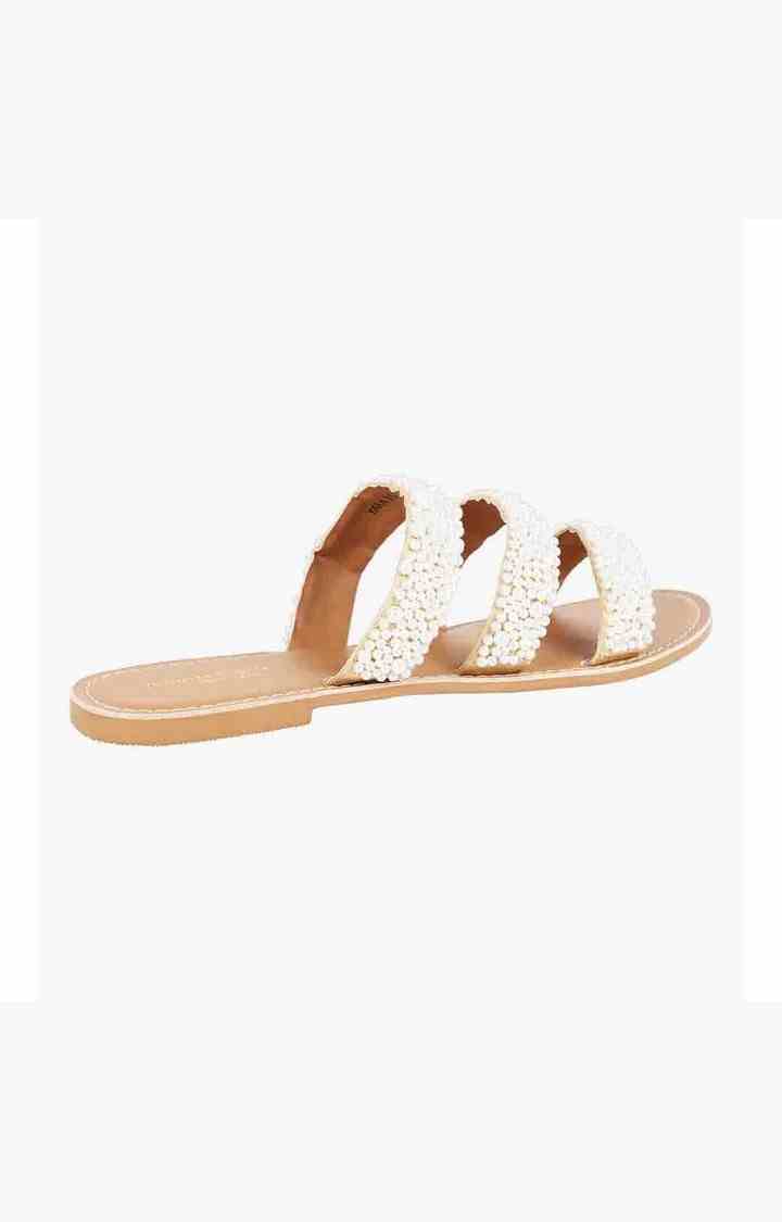 Yara White Flats