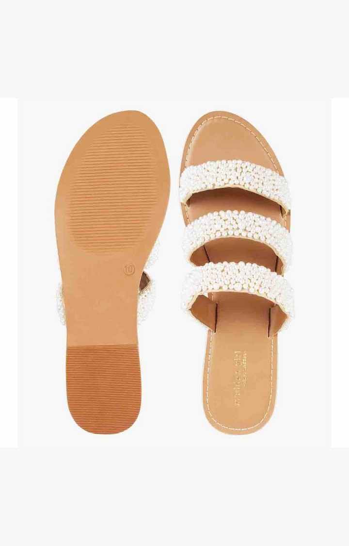 Yara White Flats