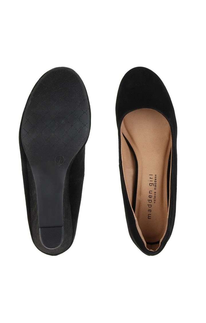 Trip Black Wedges